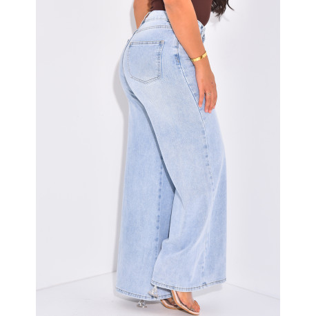 Wide high-waisted jeans with light wash