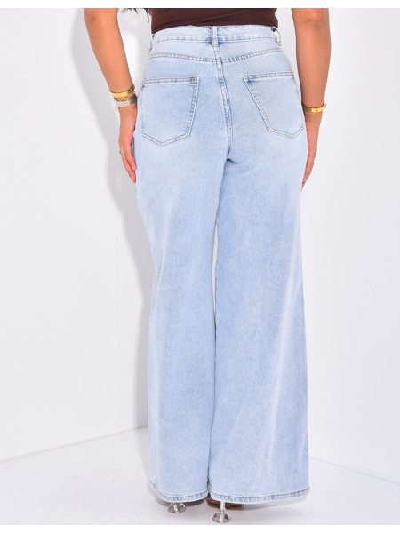 Wide high-waisted jeans with light wash