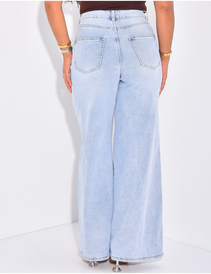 Wide high-waisted jeans with light wash