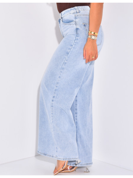 Wide high-waisted jeans with light wash