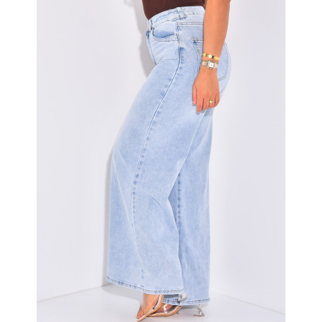 Wide high-waisted jeans with light wash