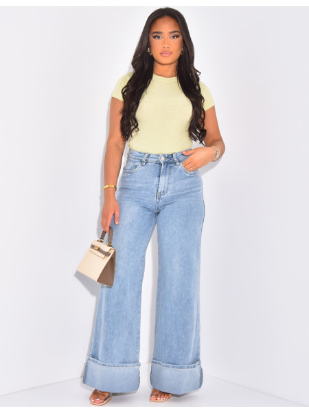 Wide-leg jeans with thick cuffs