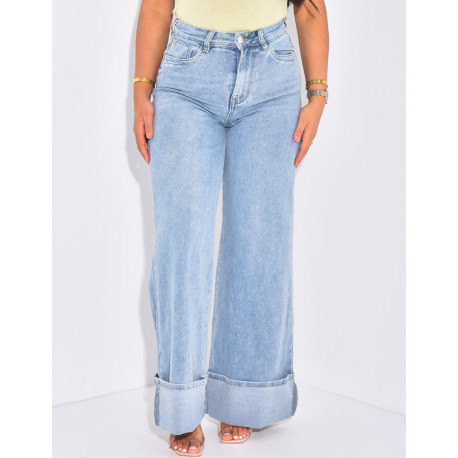 Wide-leg jeans with thick cuffs