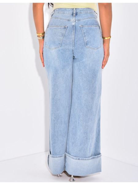 Wide-leg jeans with thick cuffs