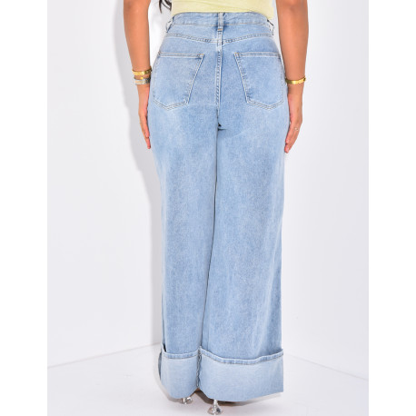 Wide-leg jeans with thick cuffs