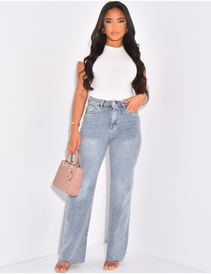 Jeans mit hoher Taille, gerader Schnitt, aus Stretchmaterial.