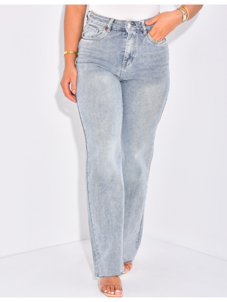 Jeans mit hoher Taille, gerader Schnitt, aus Stretchmaterial.