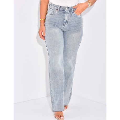 Jeans mit hoher Taille, gerader Schnitt, aus Stretchmaterial.