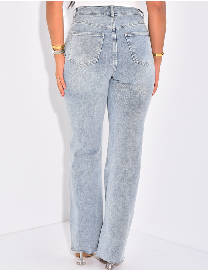 Jeans mit hoher Taille, gerader Schnitt, aus Stretchmaterial.