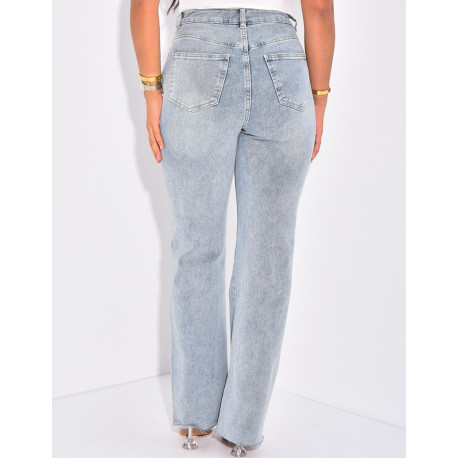 Jeans mit hoher Taille, gerader Schnitt, aus Stretchmaterial.
