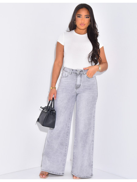 Jeans mit hoher Taille und breiter Passform mit heller Waschung