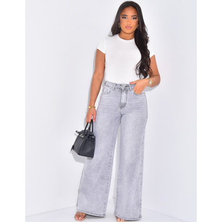 Jeans mit hoher Taille und breiter Passform mit heller Waschung