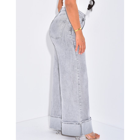 Wide-leg jeans with thick cuffs