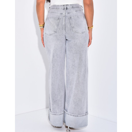 Wide-leg jeans with thick cuffs