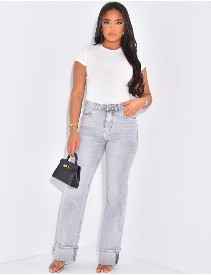 Gerade geschnittene Jeans mit breitem Revers