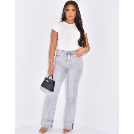 Gerade geschnittene Jeans mit breitem Revers