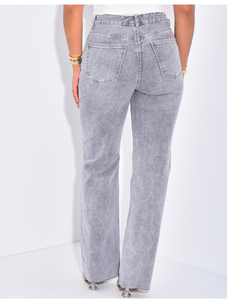 Jeans mit hoher Taille, gerader Schnitt, aus Stretchmaterial.