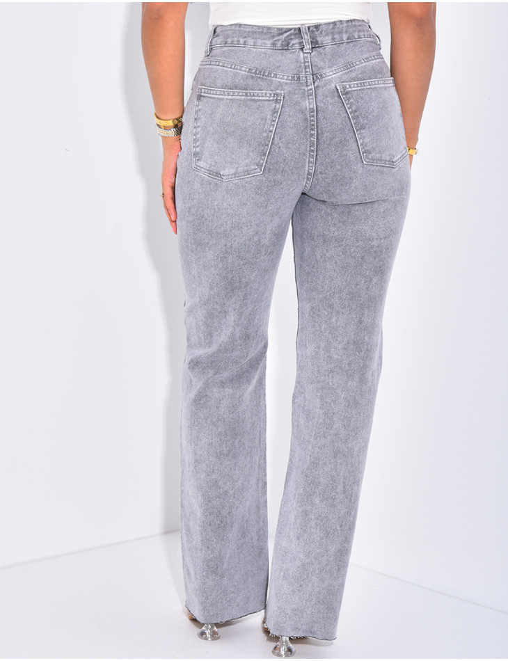 Jeans mit hoher Taille, gerader Schnitt, aus Stretchmaterial.