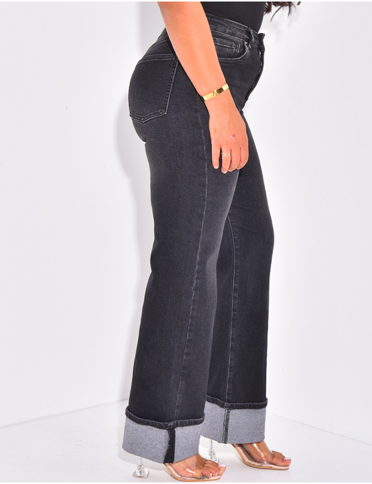 Gerade geschnittene Jeans mit breitem Revers