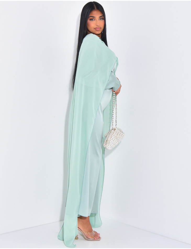 Langes Kleid aus Satin mit Schleier ( wird im Rücken gebunden )