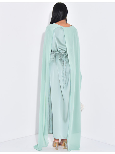 Langes Kleid aus Satin mit Schleier ( wird im Rücken gebunden )