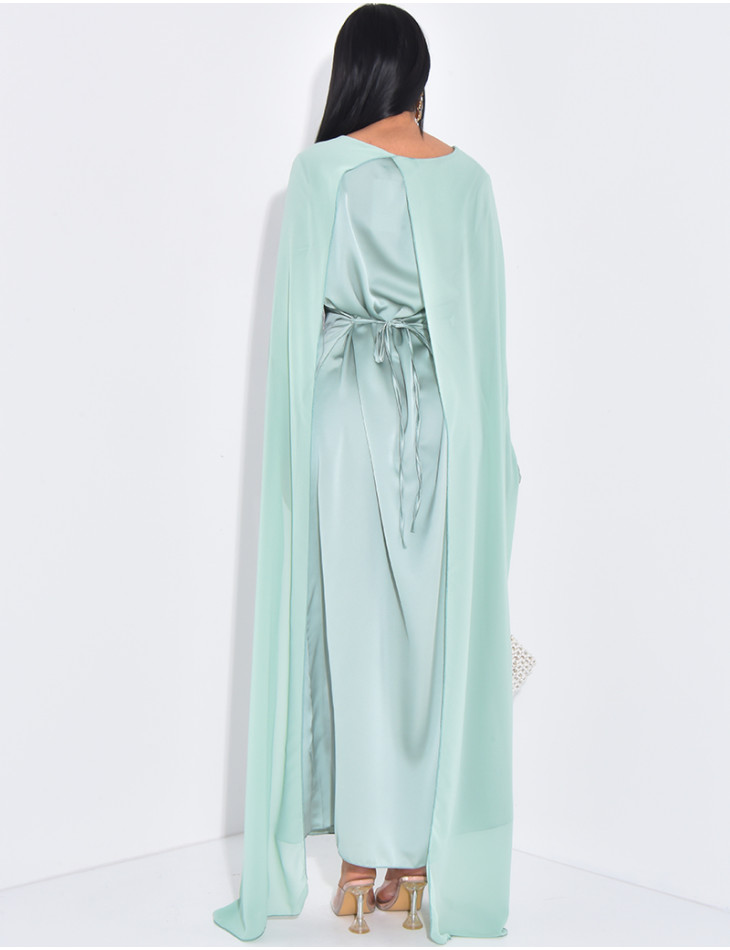 Langes Kleid aus Satin mit Schleier ( wird im Rücken gebunden )
