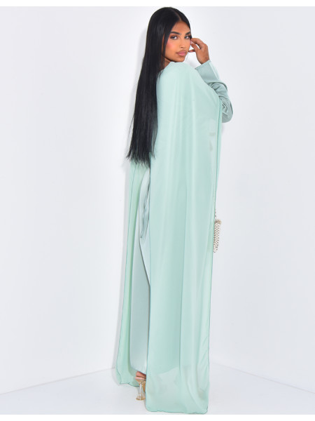 Langes Kleid aus Satin mit Schleier ( wird im Rücken gebunden )