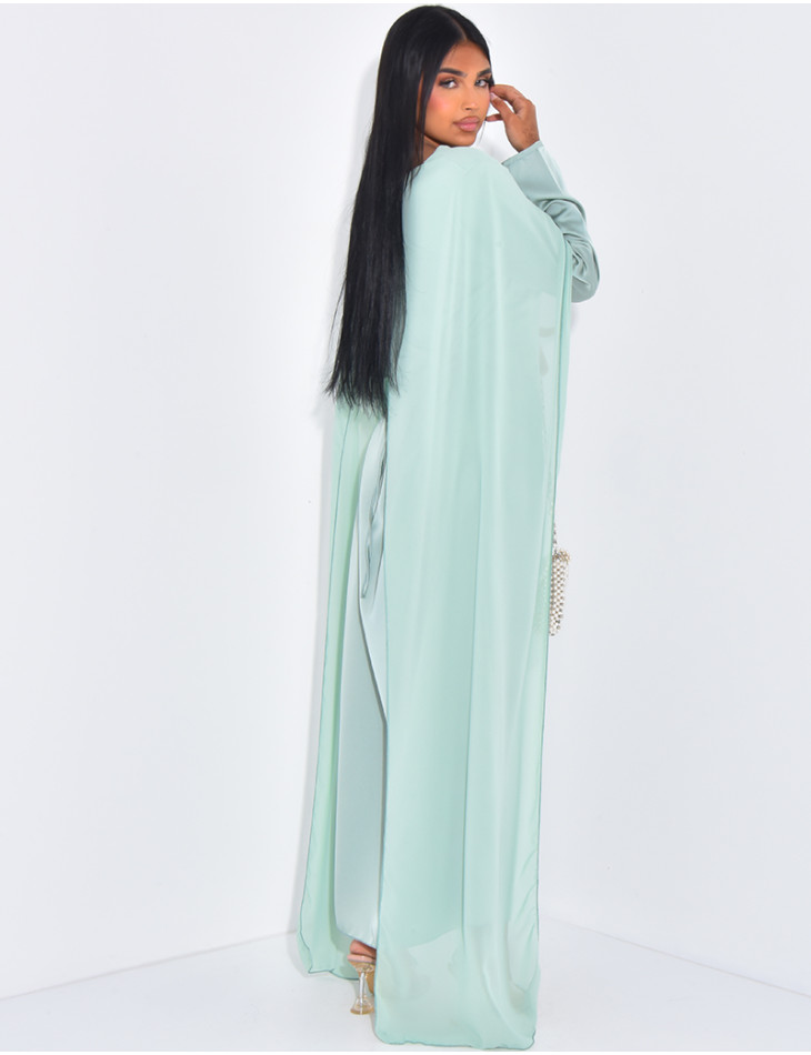 Langes Kleid aus Satin mit Schleier ( wird im Rücken gebunden )