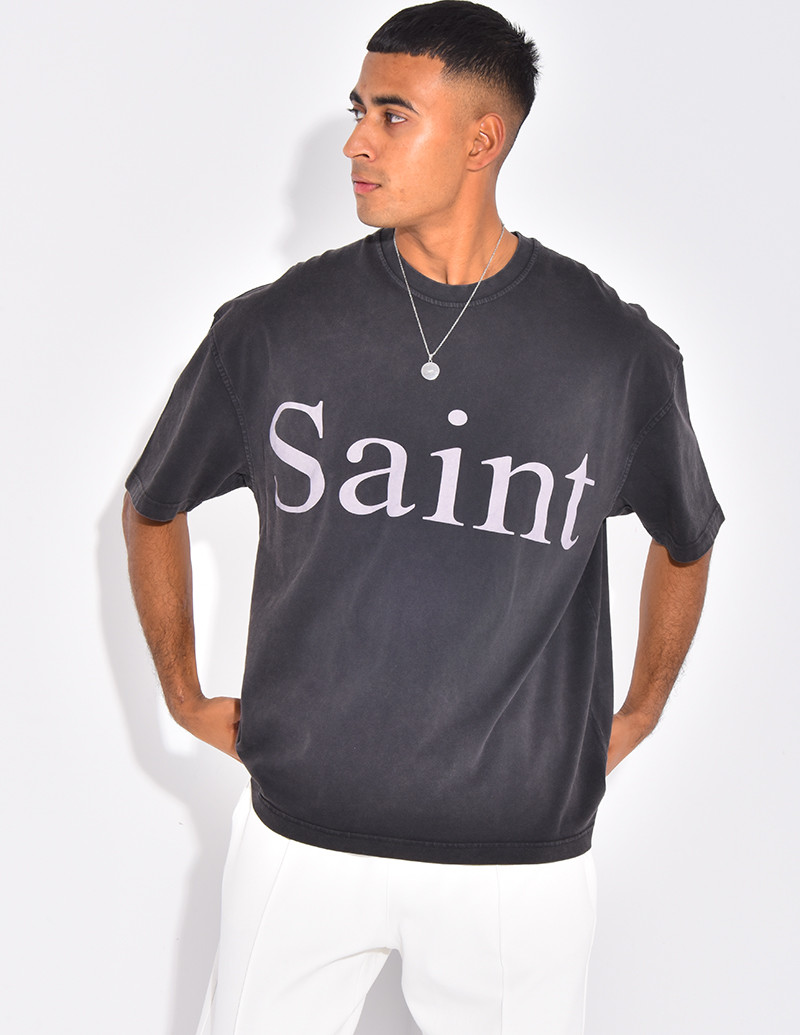 T-shirt washed "Saint"