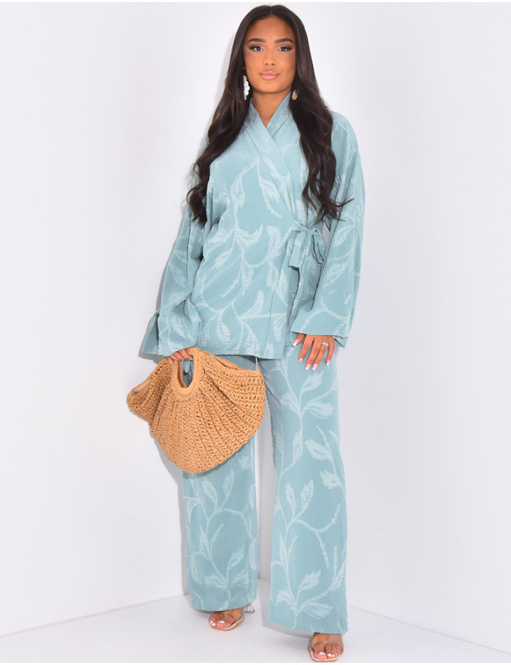 Kimono zum Binden und Hose mit Blättermuster