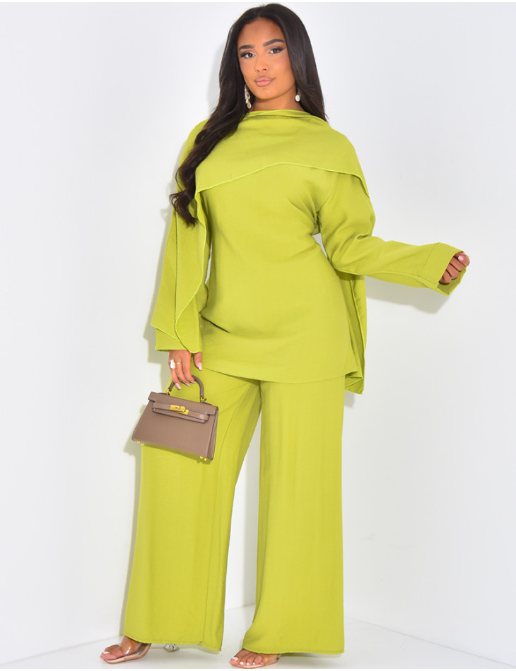 Set aus Hose und Bluse mit schulterlangem Cape