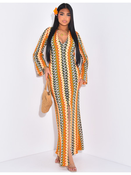 Langes Kleid aus mehrfarbigem Häkelgarn