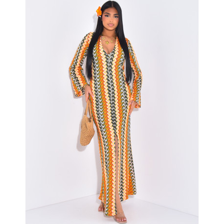 Langes Kleid aus mehrfarbigem Häkelgarn