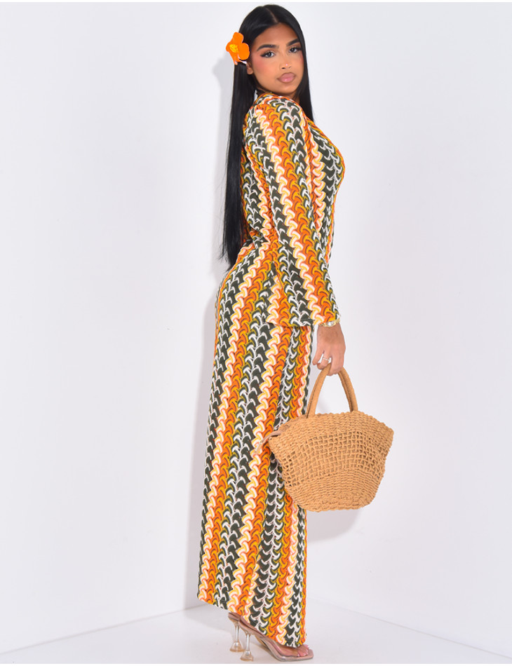 Langes Kleid aus mehrfarbigem Häkelgarn
