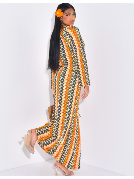 Langes Kleid aus mehrfarbigem Häkelgarn