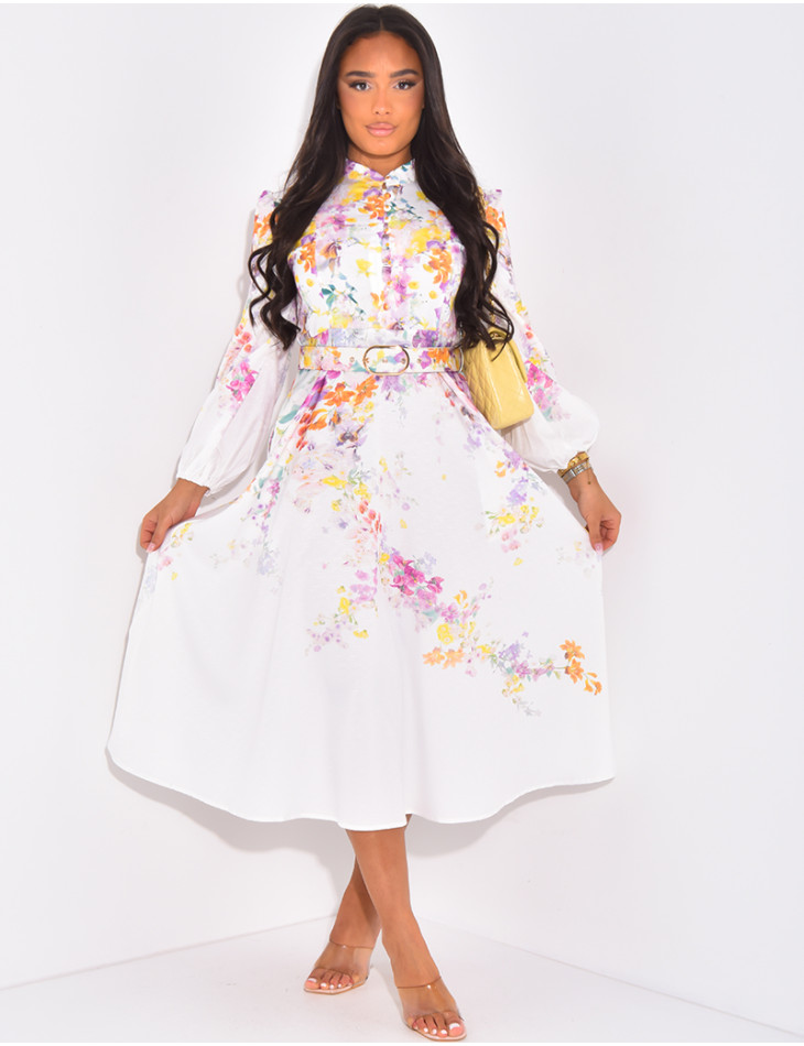 Langes, ausgestelltes und bedrucktes Kleid mit Taillengürtel
