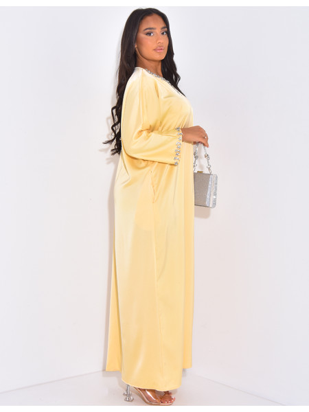 Abaya with hand-embroidered jewellery