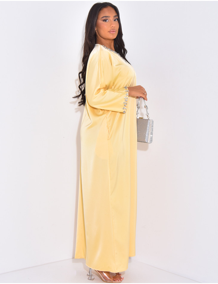 Abaya with hand-embroidered jewellery