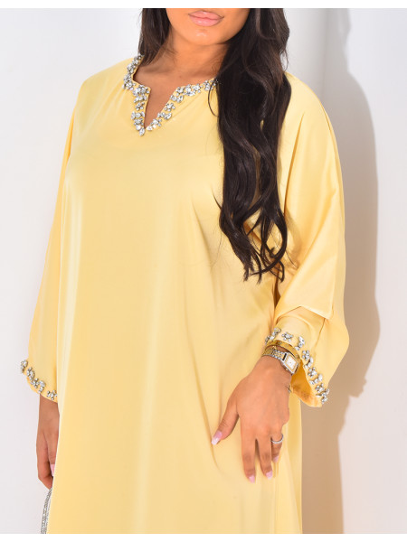 Abaya with hand-embroidered jewellery