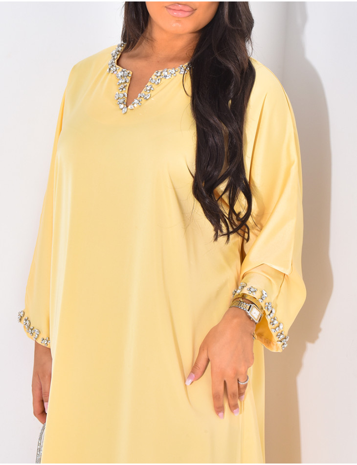 Abaya with hand-embroidered jewellery