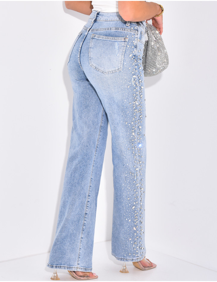 Verwaschene Straight Leg Jeans mit Strass & Kristallen