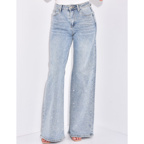 Weite Jeans mit Strasssteinen