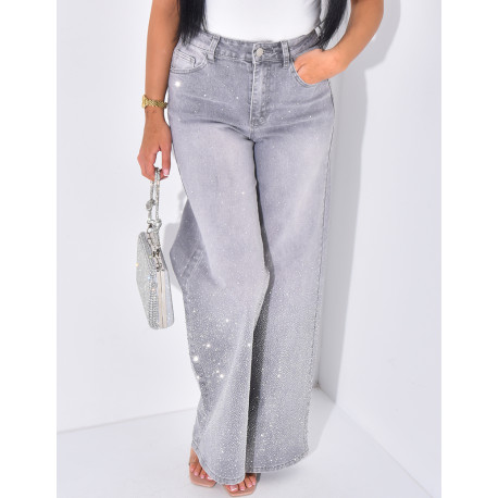 Weite Jeans mit Strasssteinen