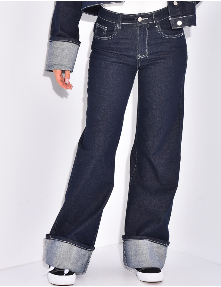 Gerade geschnittene Jeans mit dickem Revers