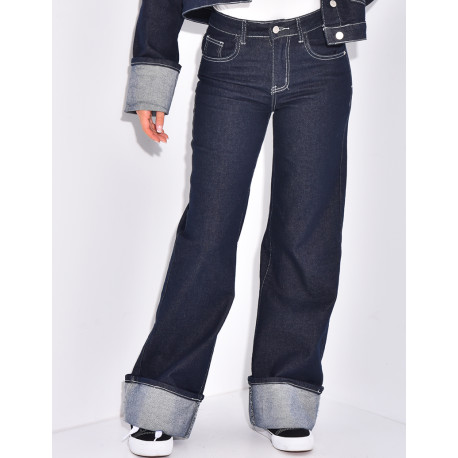 Gerade geschnittene Jeans mit dickem Revers