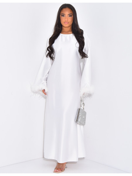 Abaya en satin premium à plumes sur les bordures des manches