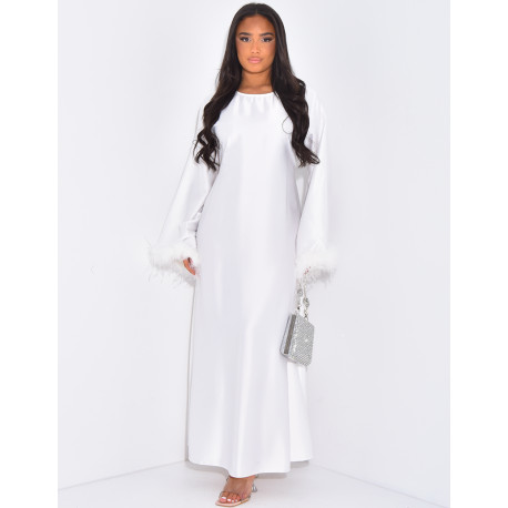 Abaya en satin premium à plumes sur les bordures des manches