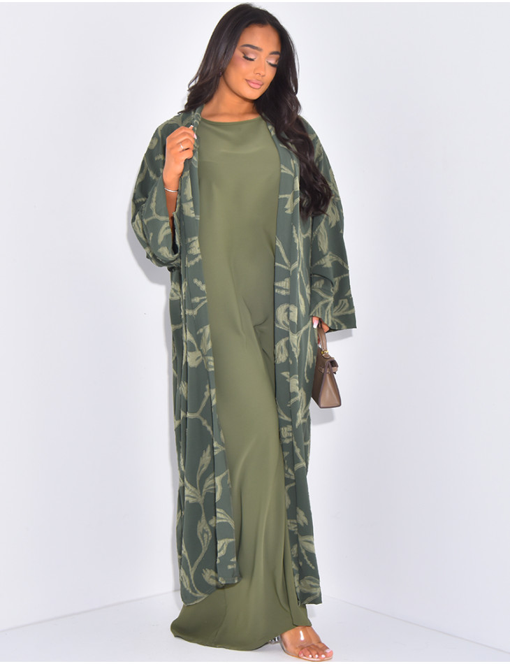 Kimono mit gestickten Motiven und ärmelloses Unterkleid