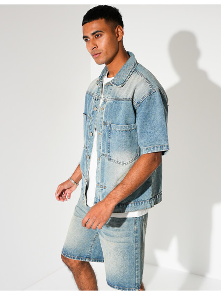 Ensemble en jeans short et chemise