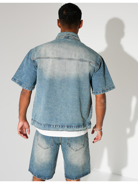 Ensemble en jeans short et chemise